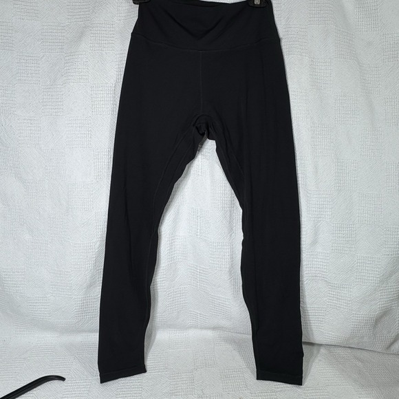 Lululemon Women's Black Athletic Leggings Size 10. 26" Inseam - Picture 1 of 7